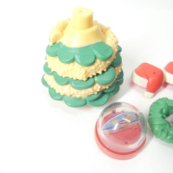 Bluey Christmas Action Figure Accessory Lot Snowglobe Tree Wreath Santa Hat Gift - Picture 4 of 5